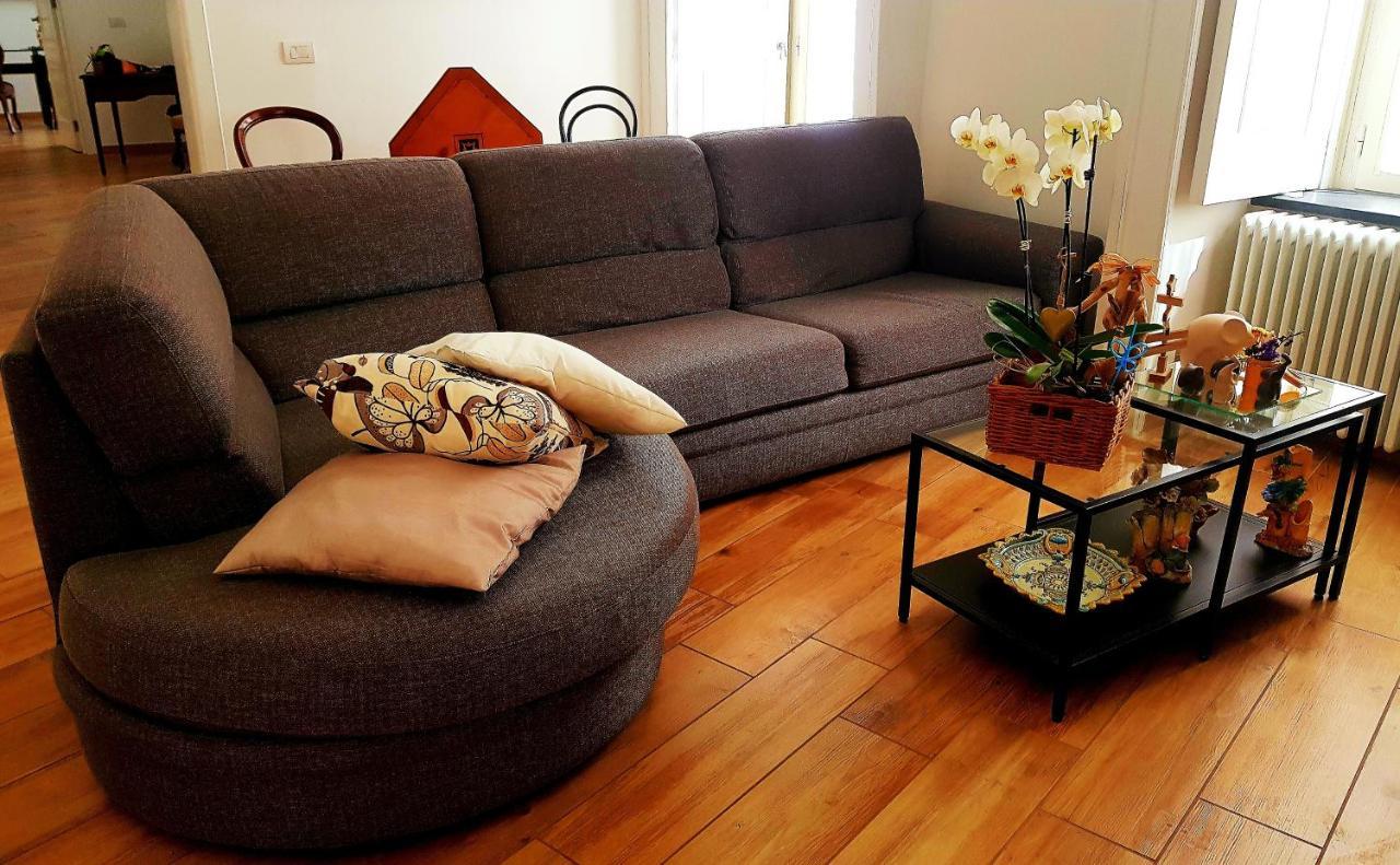 Lo Specchio Dei Papiri Bed & Breakfast Napoli Exterior foto