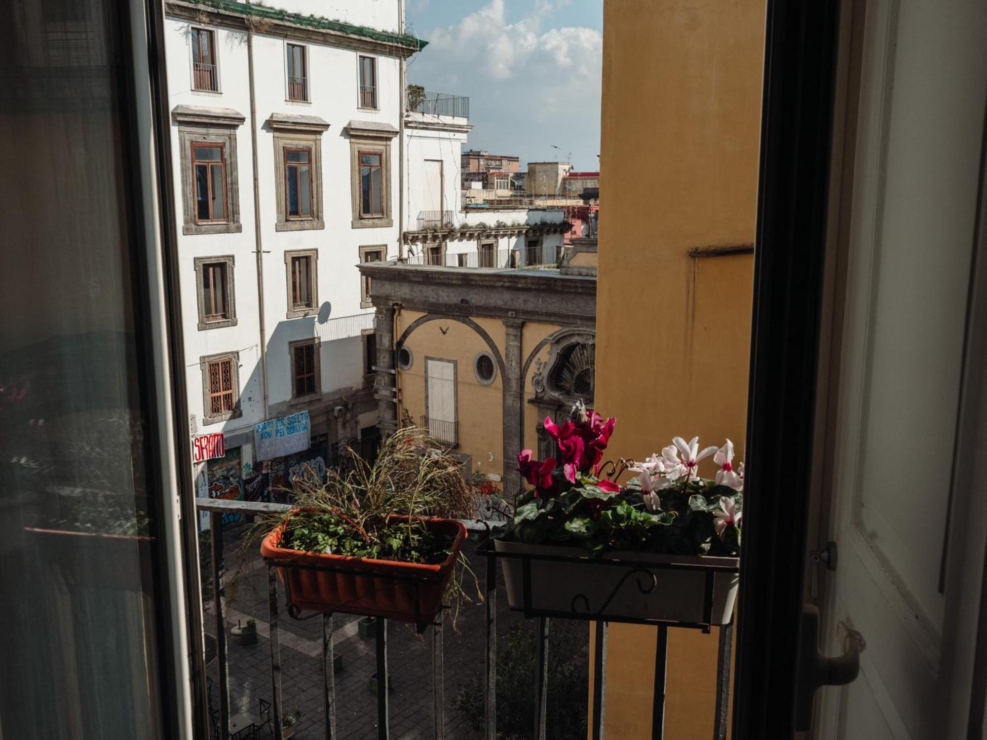 Lo Specchio Dei Papiri Bed & Breakfast Napoli Exterior foto