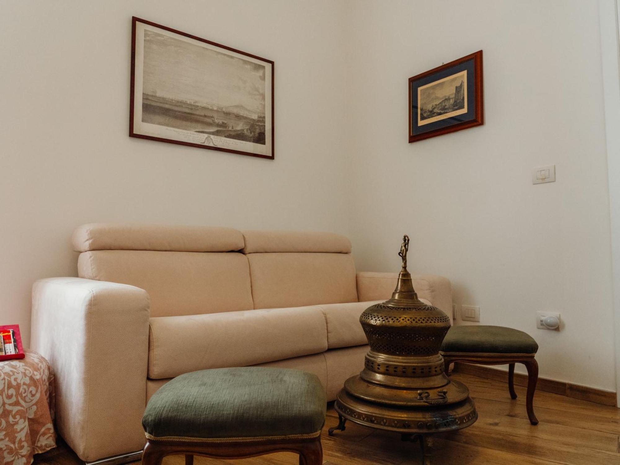 Lo Specchio Dei Papiri Bed & Breakfast Napoli Exterior foto